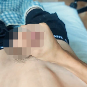 トランクスをずらしてイケメンの友人を妄想しながら仰向けオナニー