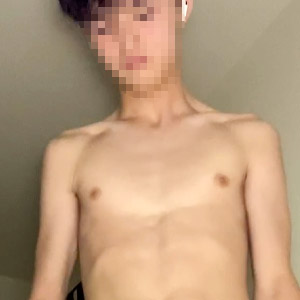 ボクサーパンツをずらして上反りペニスを扱くイケメン大学生かいと！