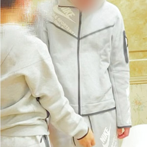 ペニスサックを付けた後輩男が目隠し状態で焦らしながら責められる