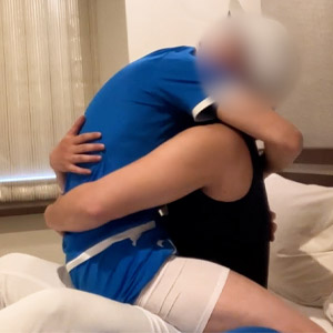 いつものホテルで熱い抱擁をしながらキスを交わして我慢できずに互いにフェラをし合う二人！