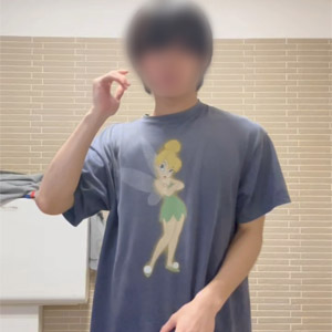 公衆トイレで全裸になるとデカチンを扱きまくり最後は床に座って大開脚で射精するこころ