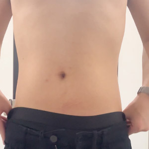 ズボンを脱いで時より乳首を触りながら自宅オナニーで果てる鷲尾拓海